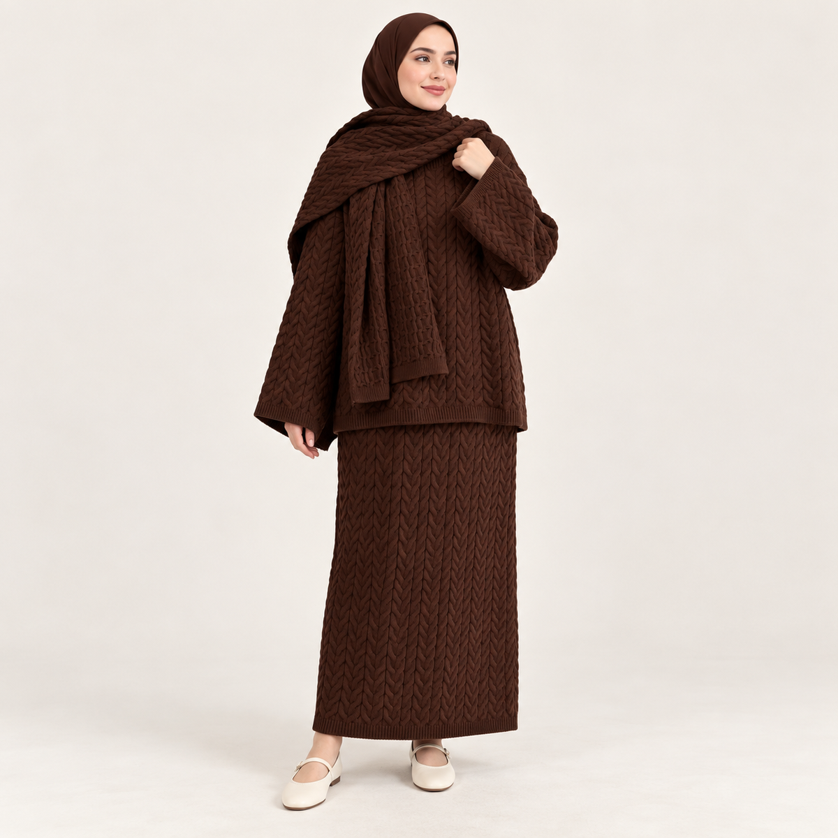Ensemble maille torsadée avec jupe longue et écharpe — Marron — photo studio