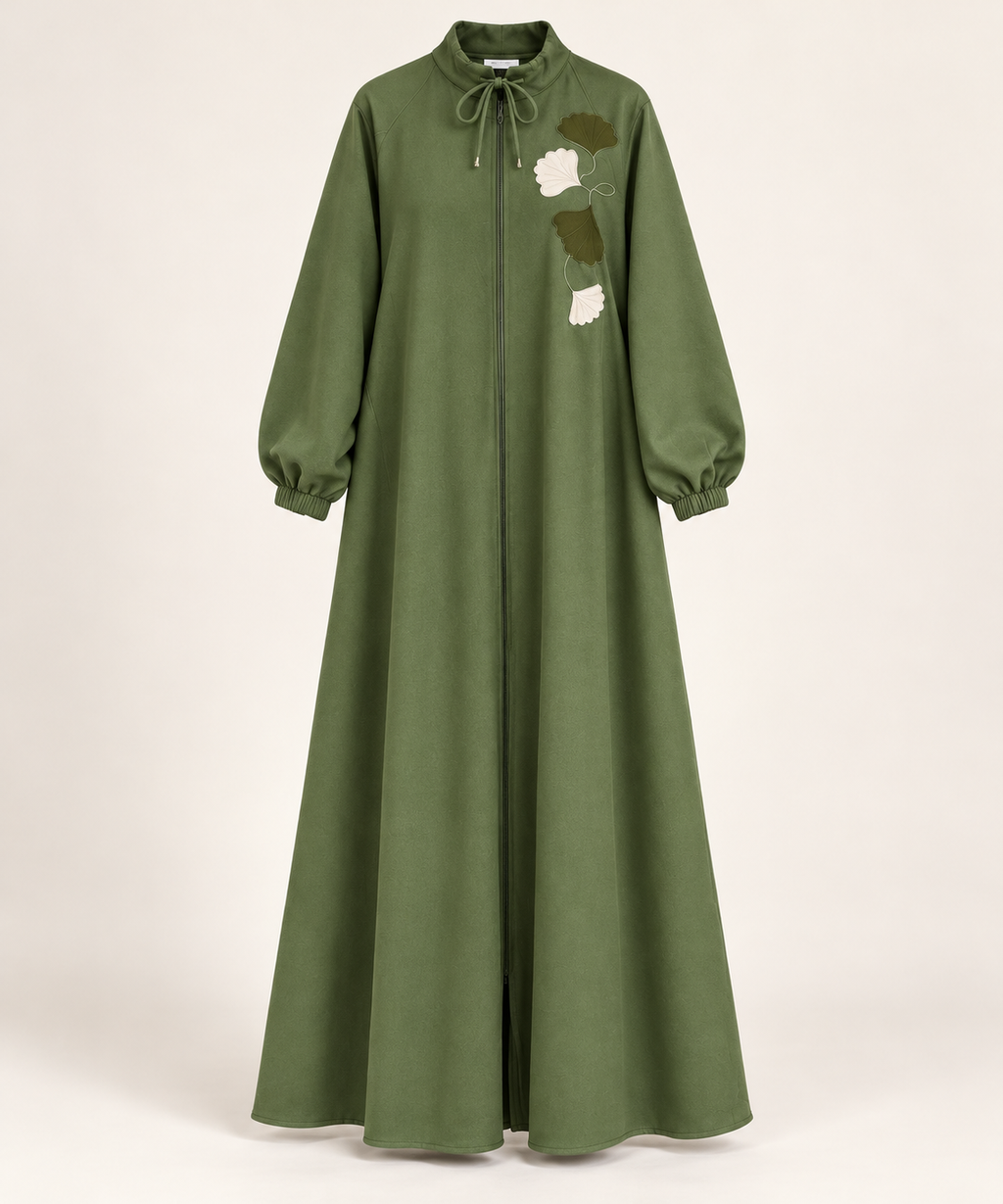 Robe longue zippée à motifs feuilles et col à nouer — Vert bouteille — photo studio