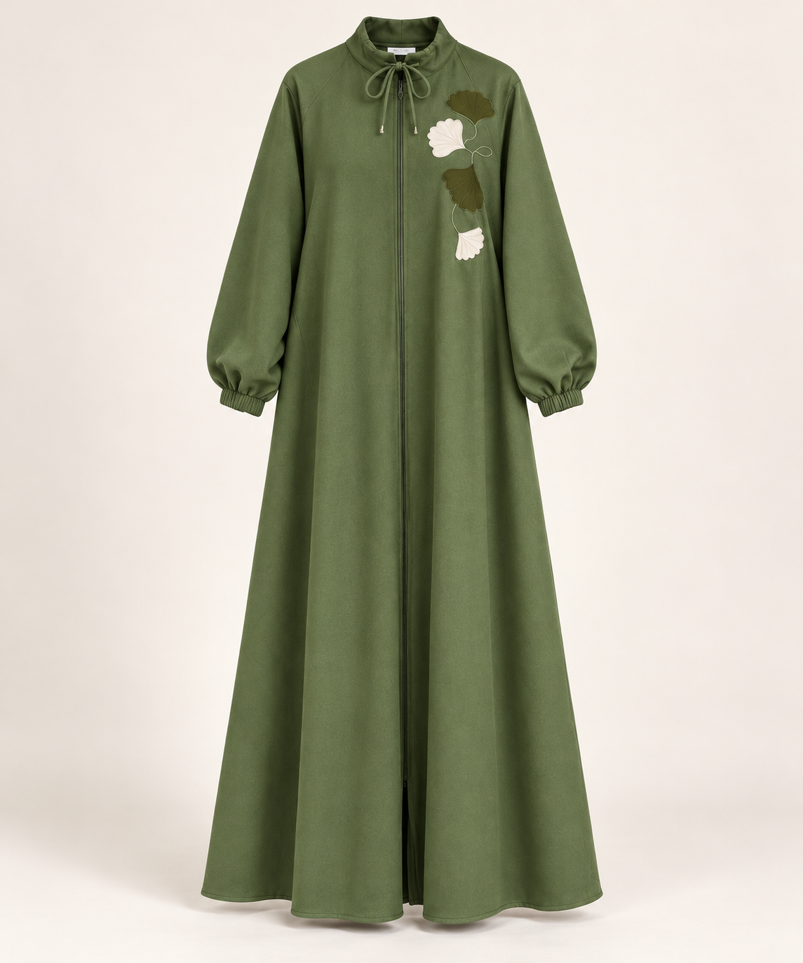 Robe longue zippée à motifs feuilles et col à nouer — Vert bouteille — photo studio