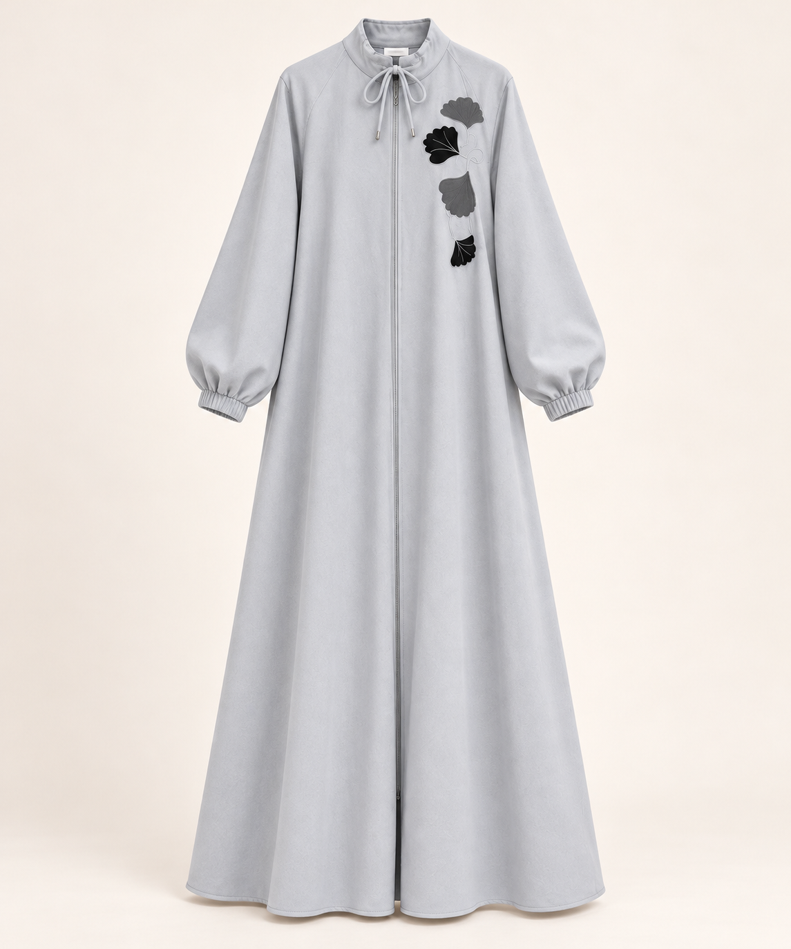 Robe longue zippée à motifs feuilles et col à nouer — Gris clair — photo studio