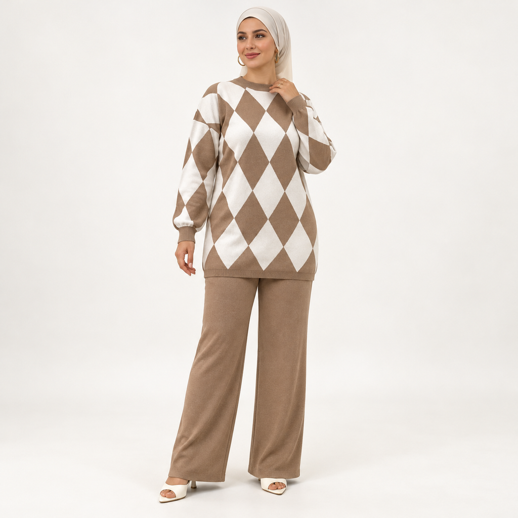 Ensemble maille à losanges et pantalon large uni — Beige foncé — photo studio