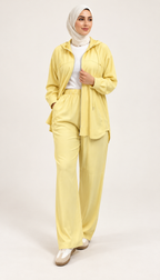 Ensemble veste zippée à capuche et pantalon large — Jaune — photo studio