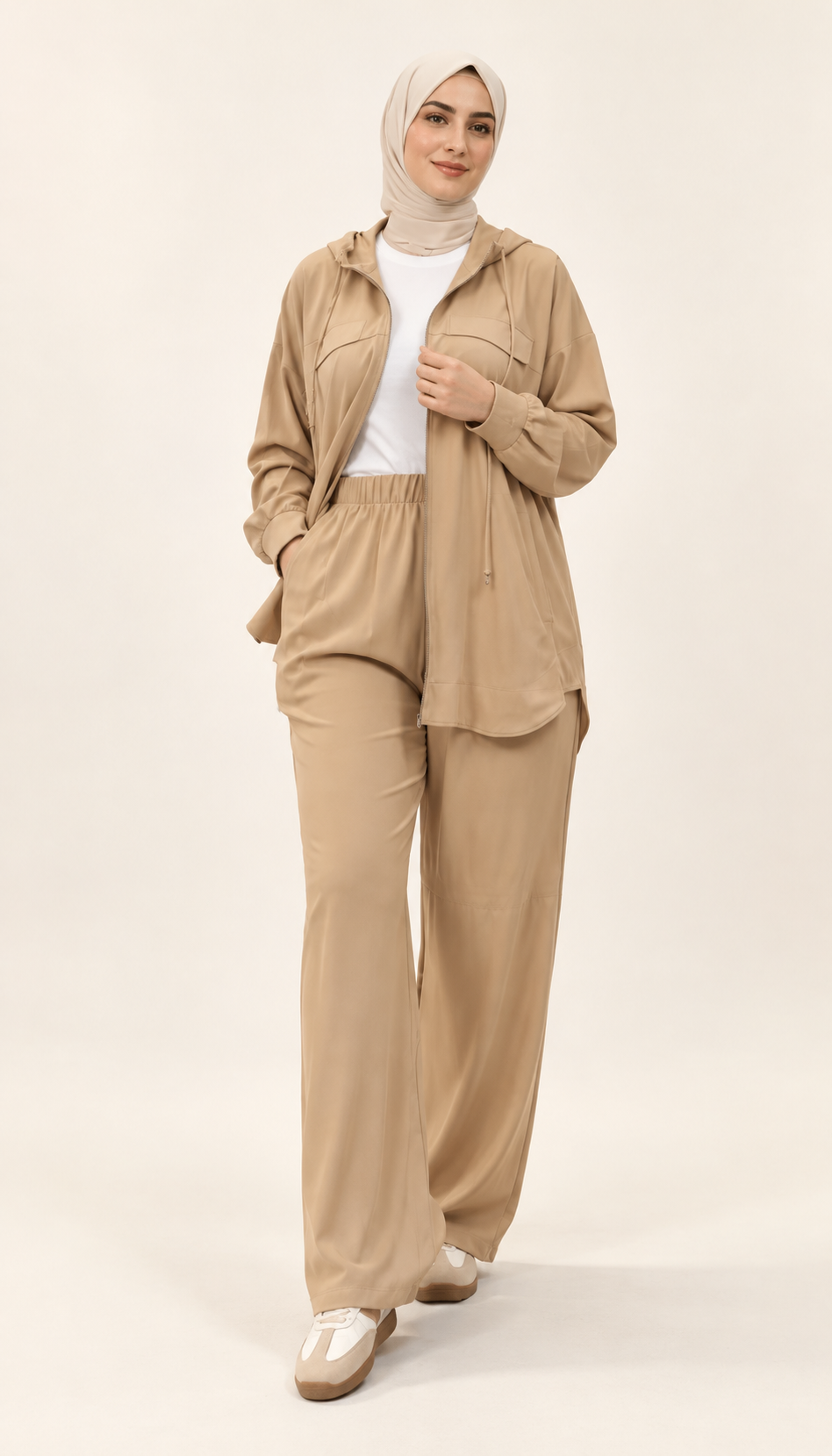 Ensemble veste zippée à capuche et pantalon large — Beige foncé — photo studio