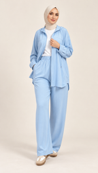 Ensemble veste zippée à capuche et pantalon large — Bleu ciel — photo studio