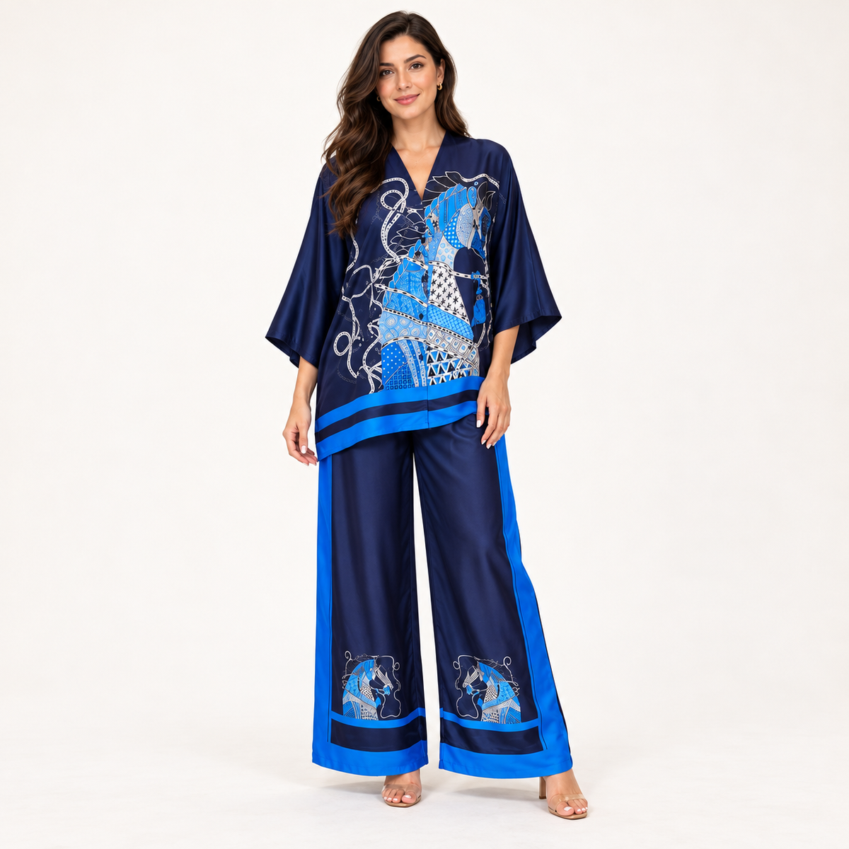 Ensemble satiné à imprimé cheval et pantalon large — Bleu marine — photo studio