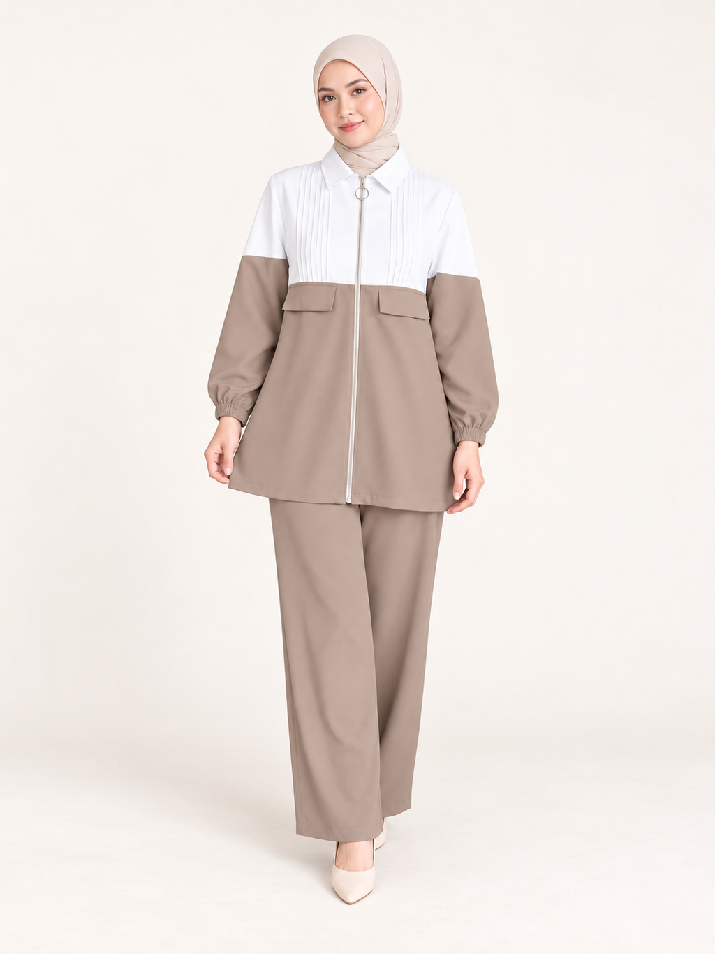 Ensemble bicolore à tunique zippée et pantalon large — Taupe — photo studio