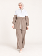 Ensemble bicolore à tunique zippée et pantalon large — Taupe — photo studio