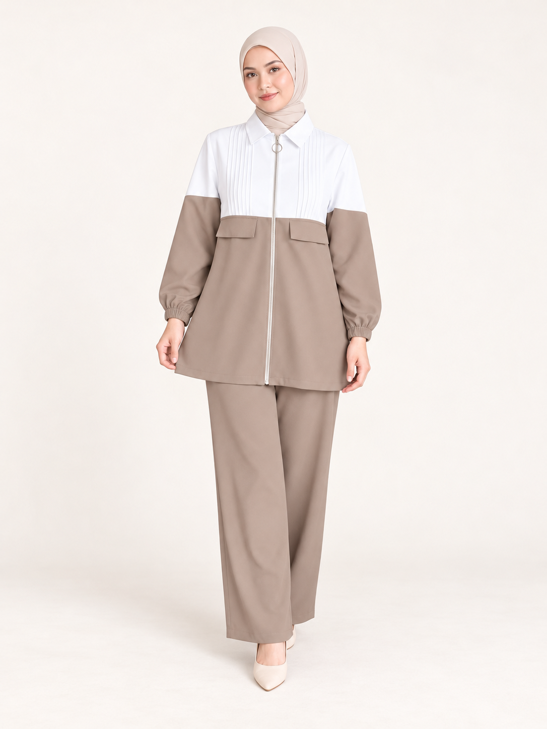 Ensemble bicolore à tunique zippée et pantalon large — Taupe — photo studio