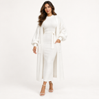 Robe longue ceinturée et kimono à manches bouffantes — Blanc — photo studio