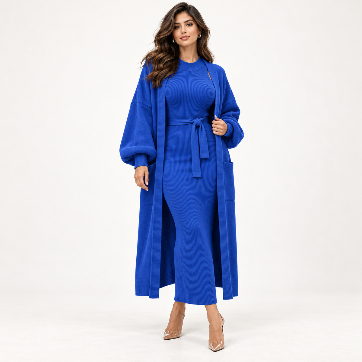 Robe longue ceinturée et kimono à manches bouffantes — Bleu roi — photo studio