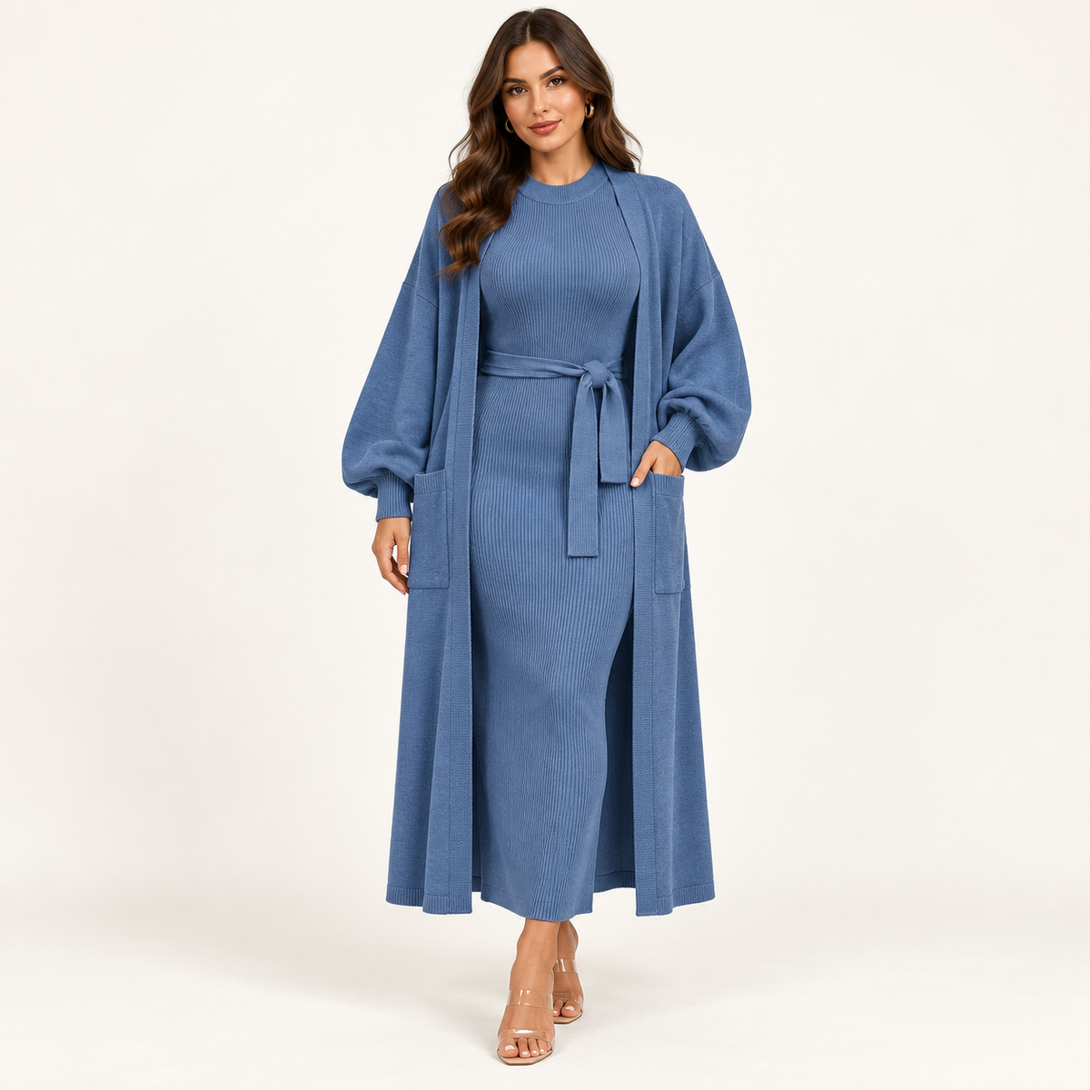 Robe longue ceinturée et kimono à manches bouffantes — Bleu jeans — photo studio