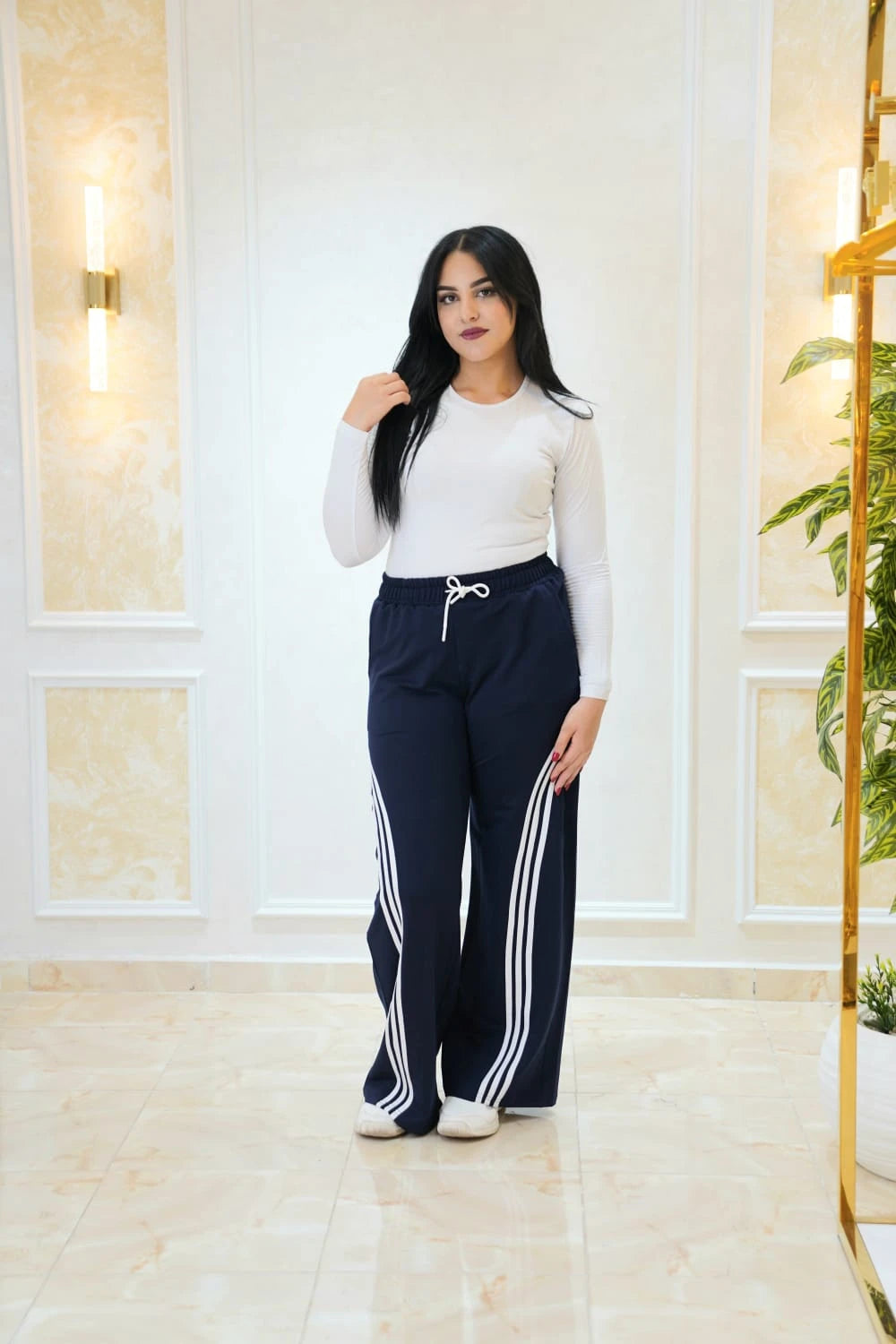 Pantalon femme large à bandes latérales contrastées — Bleu marine