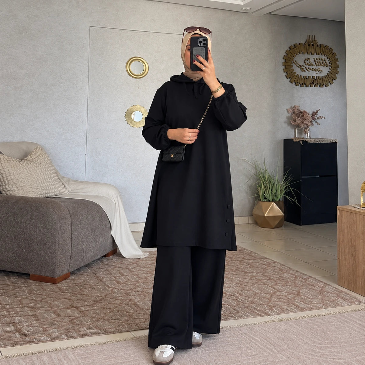 Ensemble femme à tunique longue à capuche et boutons latéraux
