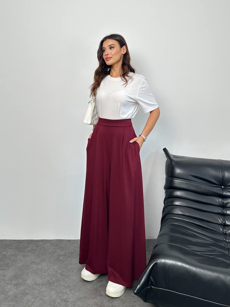 Pantalon femme ample à taille haute en Montoni — Bordeaux