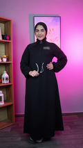 Robe longue à col montant demi-zippé — logo flouté