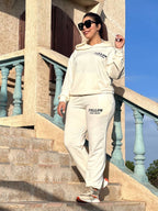 Ensemble sport femme à capuche et inscriptions — Beige
