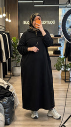 Robe sweat longue à capuche et empiècement arrondi – Noir