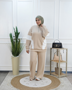 Ensemble femme à demi-zip et empiècements contrastés — Beige