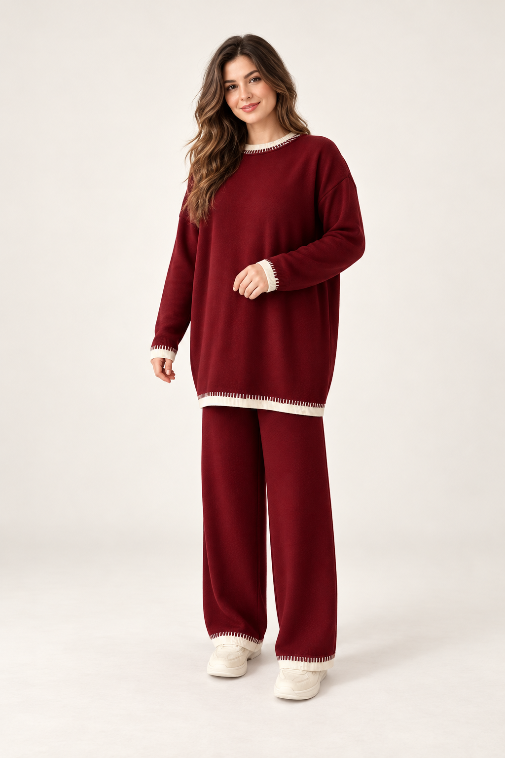 Ensemble Paris 3 en maille douce bordeaux — tunique et pantalon avec finitions écrues, photo studio