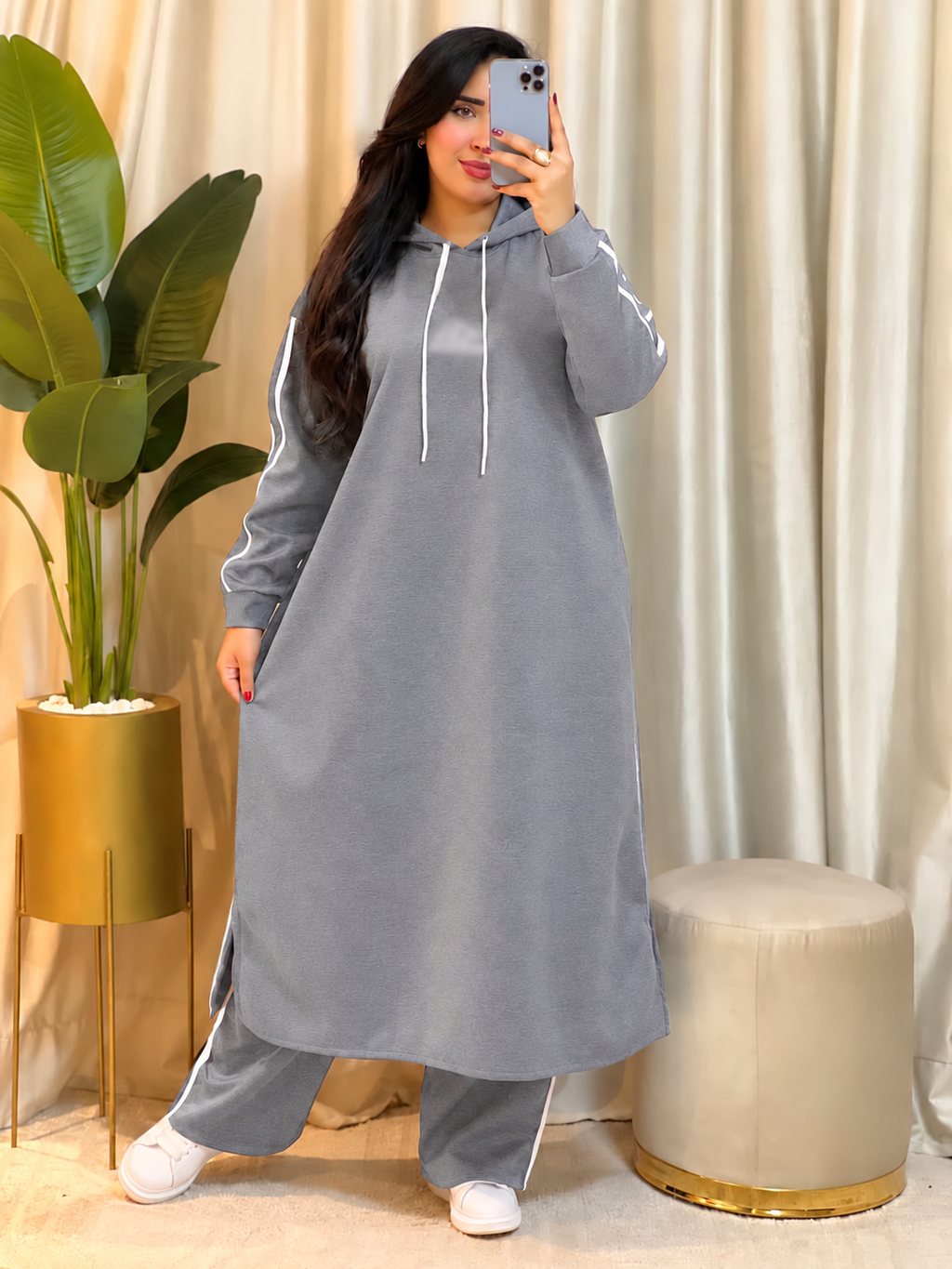 Ensemble femme à tunique longue à capuche et liserés blancs — Gris anthracite