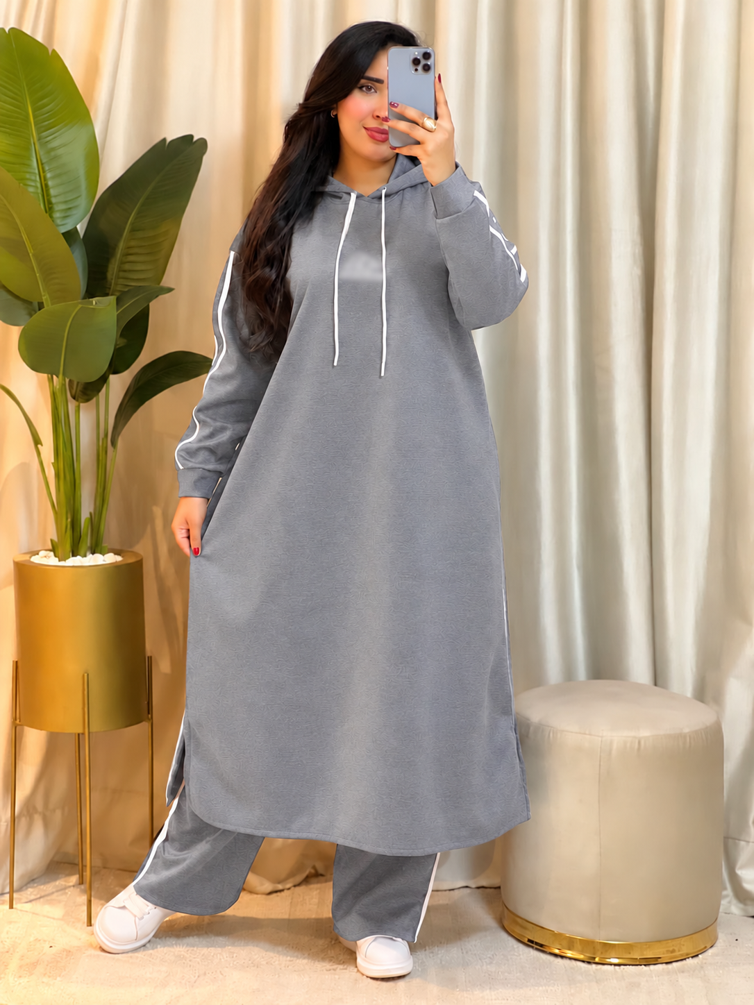Ensemble femme à tunique longue à capuche et liserés blancs — Gris anthracite
