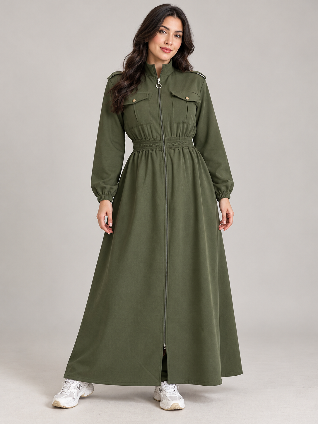 Robe longue évasée zippée à taille smockée et poches poitrine — Vert olive