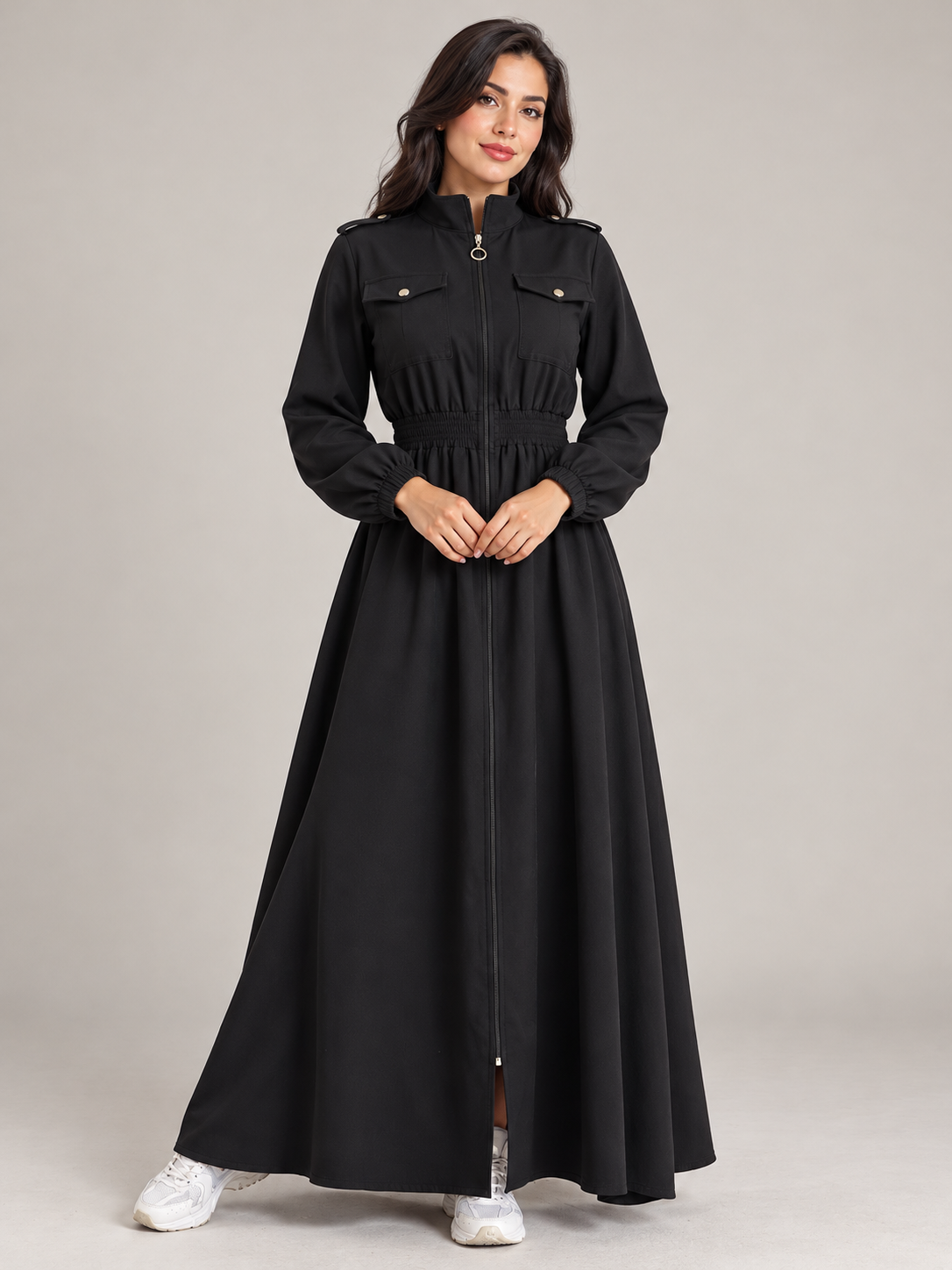 Robe longue évasée zippée à taille smockée et poches poitrine — Noir