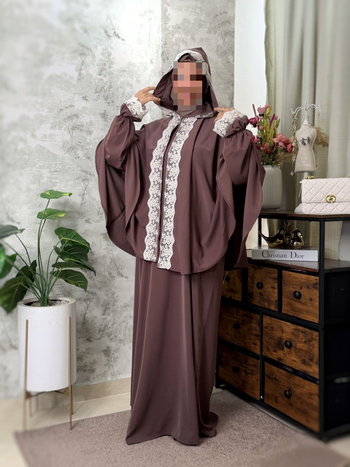 Abaya ample chocolat avec cape longue — Chocolat