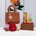 Coffret sac matelassé, portefeuille, montre et accessoires — Marron