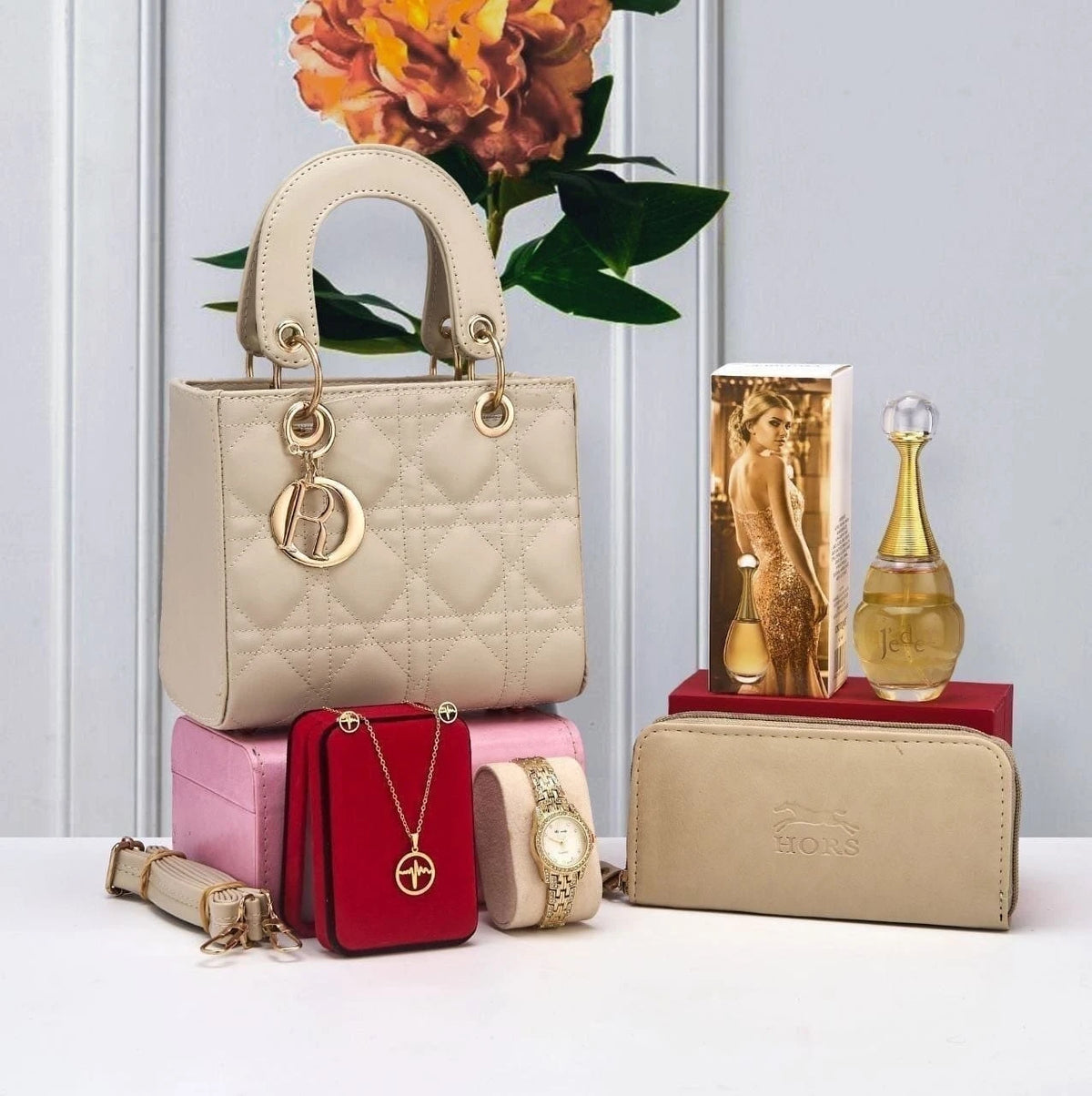 Coffret sac matelassé, portefeuille, montre et accessoires — Beige