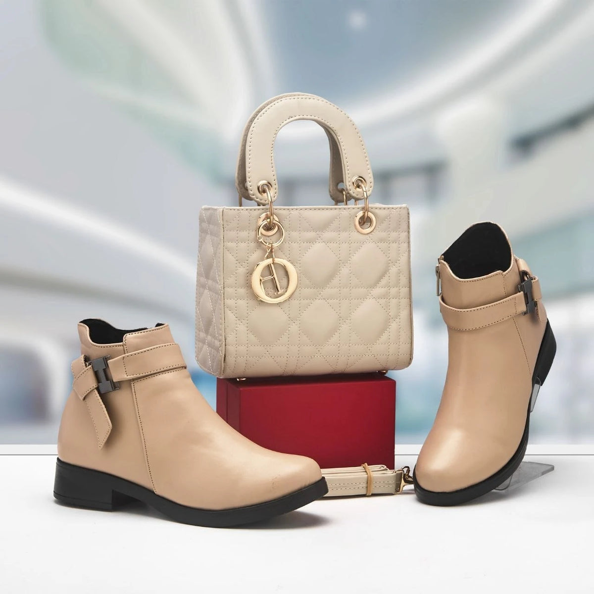Ensemble sac matelassé à poignées arrondies et bottines — Beige