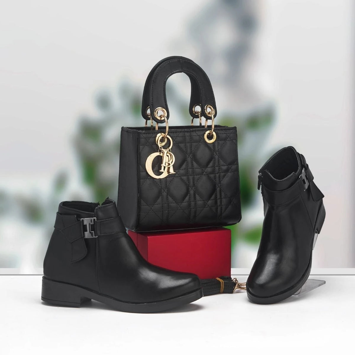 Ensemble sac matelassé à poignées arrondies et bottines — Noir