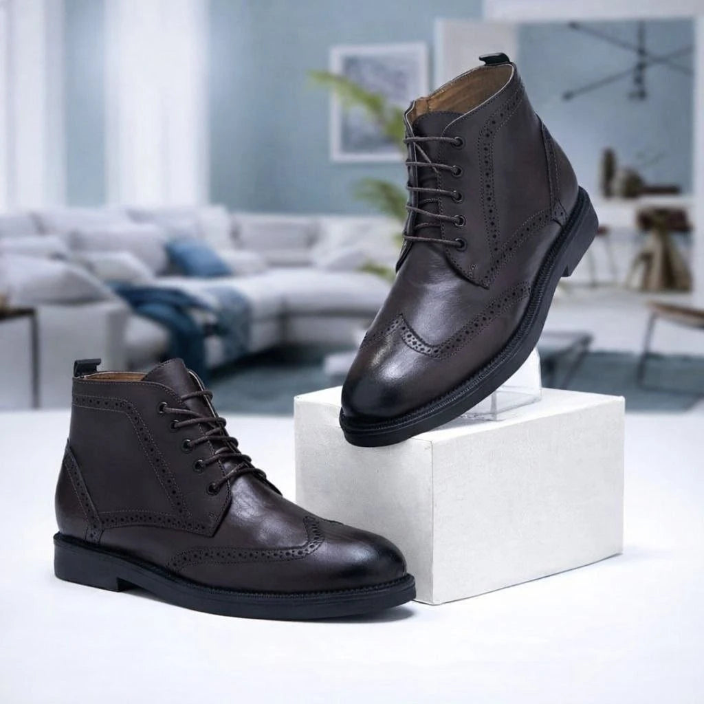 Bottines homme à lacets et perforations décoratives — Marron foncé