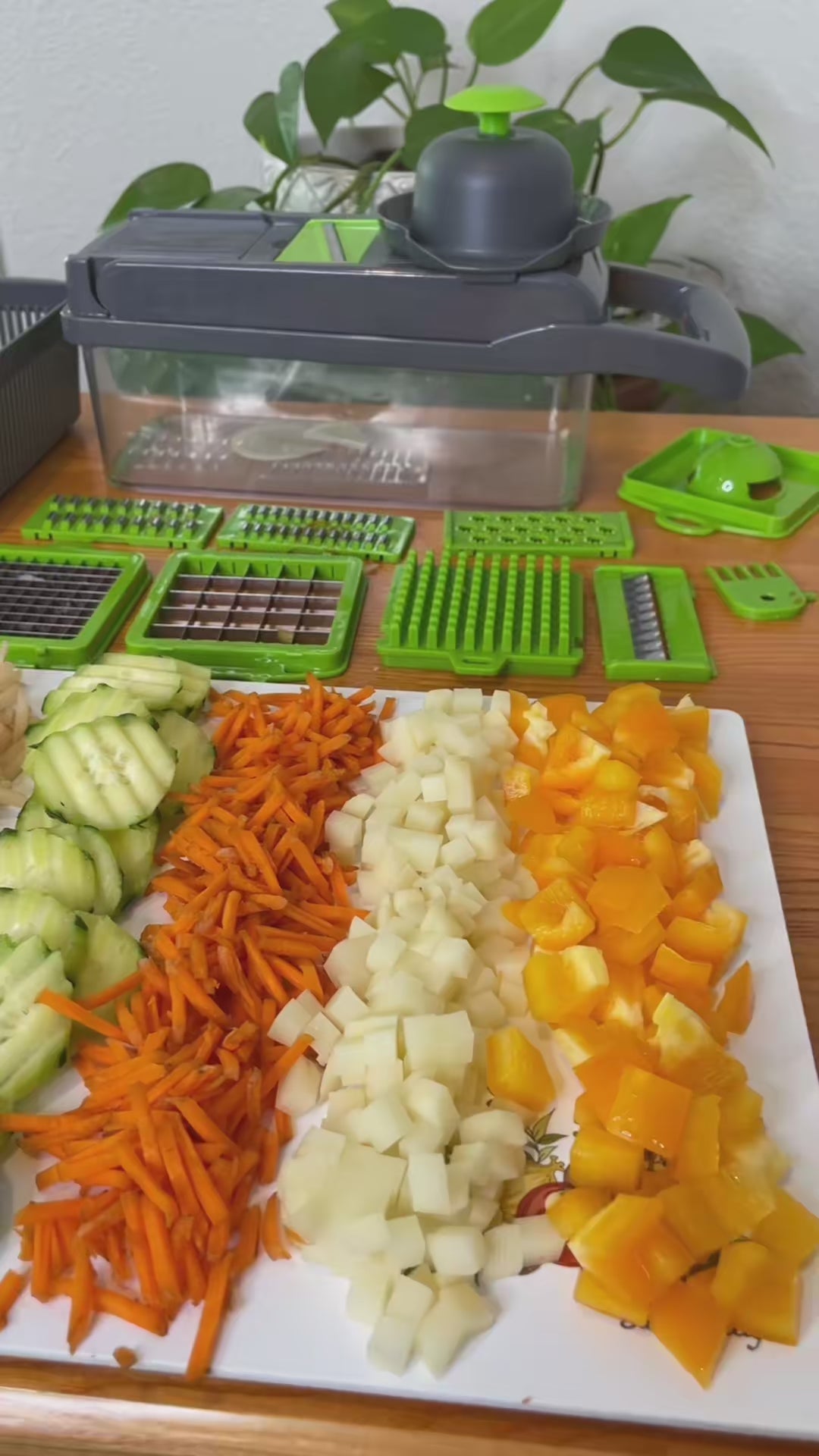 Coupe-légumes Multifonction 16-en-1 avec Boîte de Récupération  Dés – Tranches – Julienne – Ondulé – Râpe – Hachage rapide