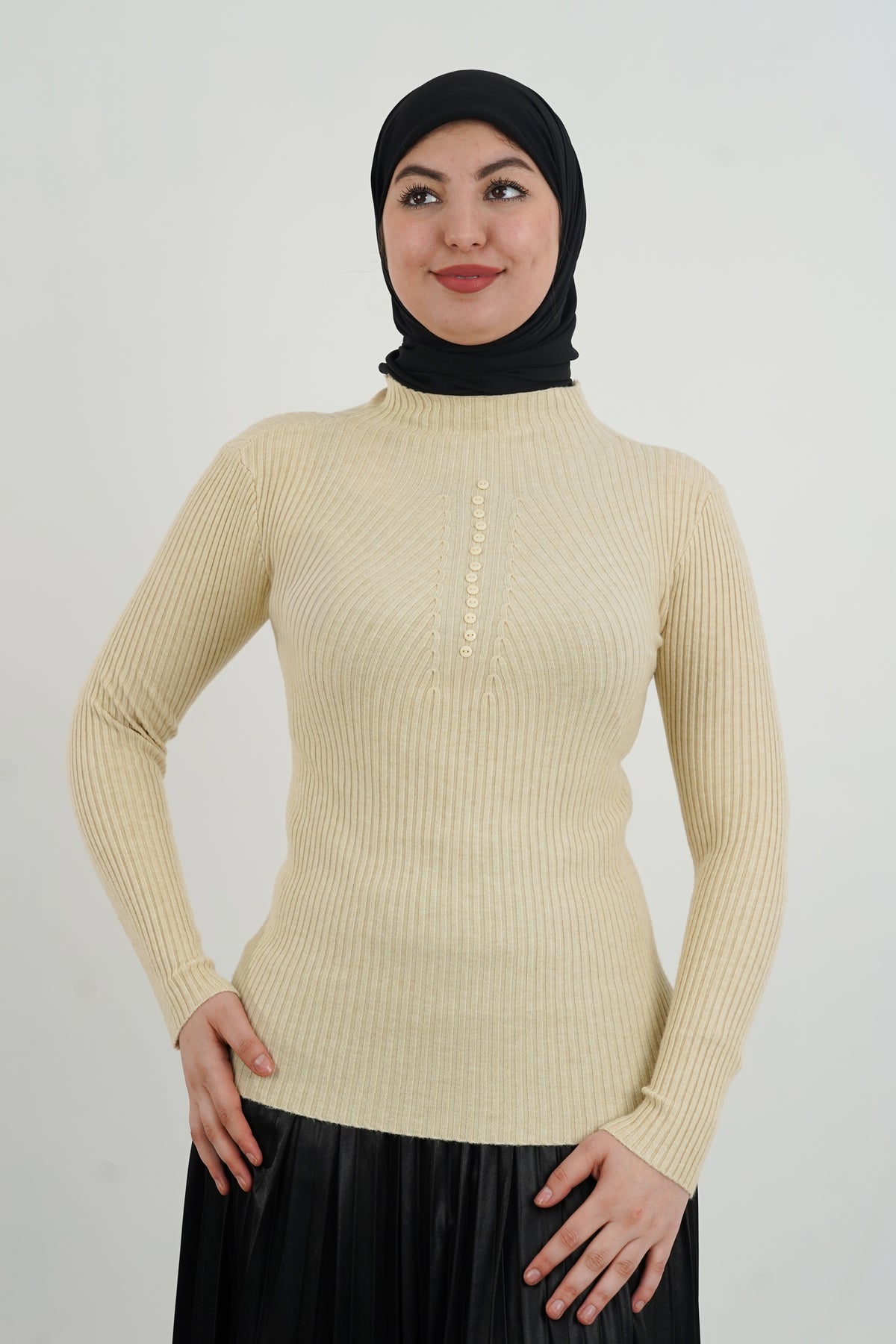 Pull femme côtelé à col montant et détail vertical — Beige