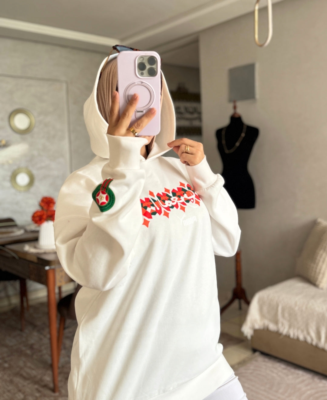 Sweat femme à capuche et motif Maroc brodé — Blanc
