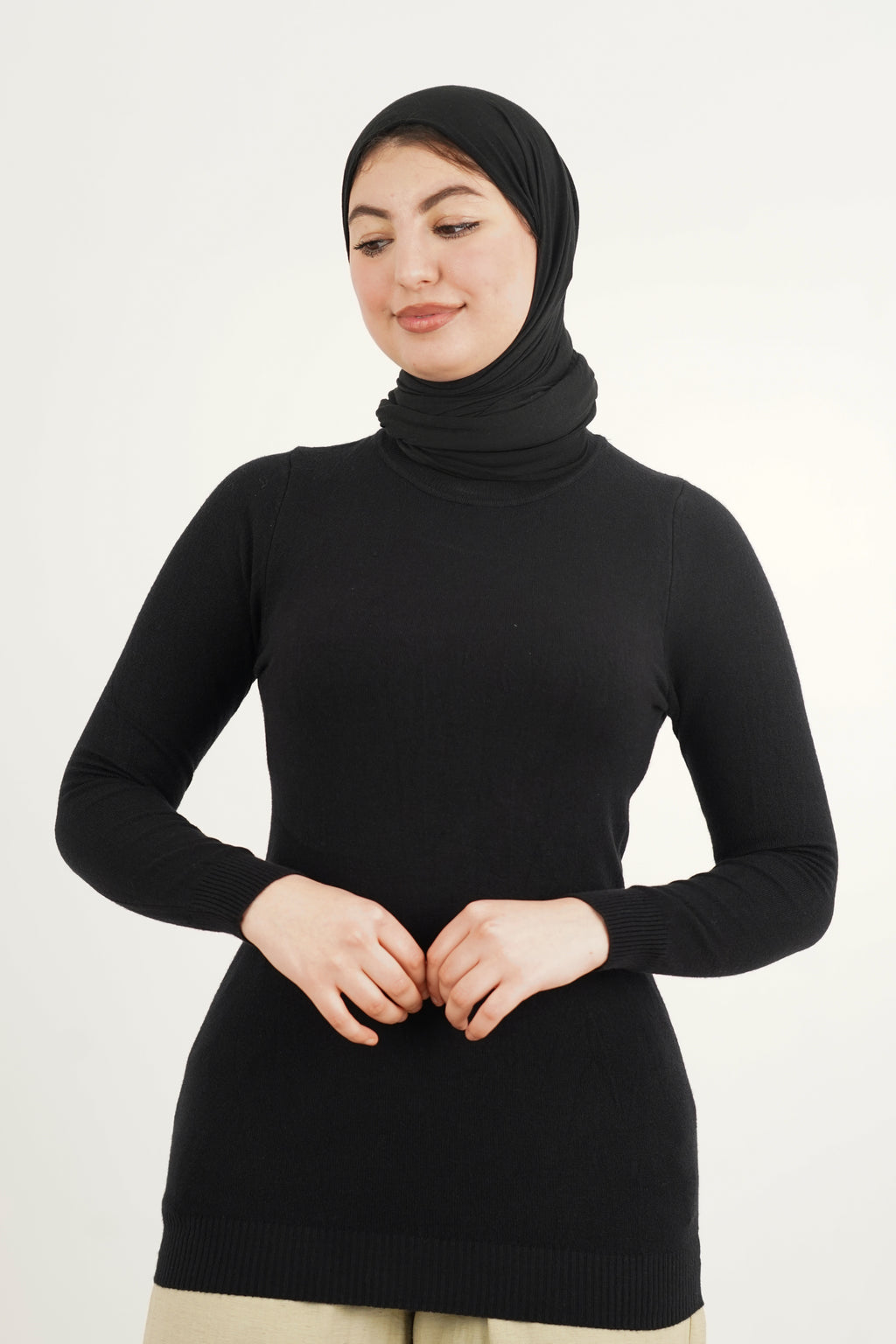 Pull femme en maille à col rond et manches longues — NOIR