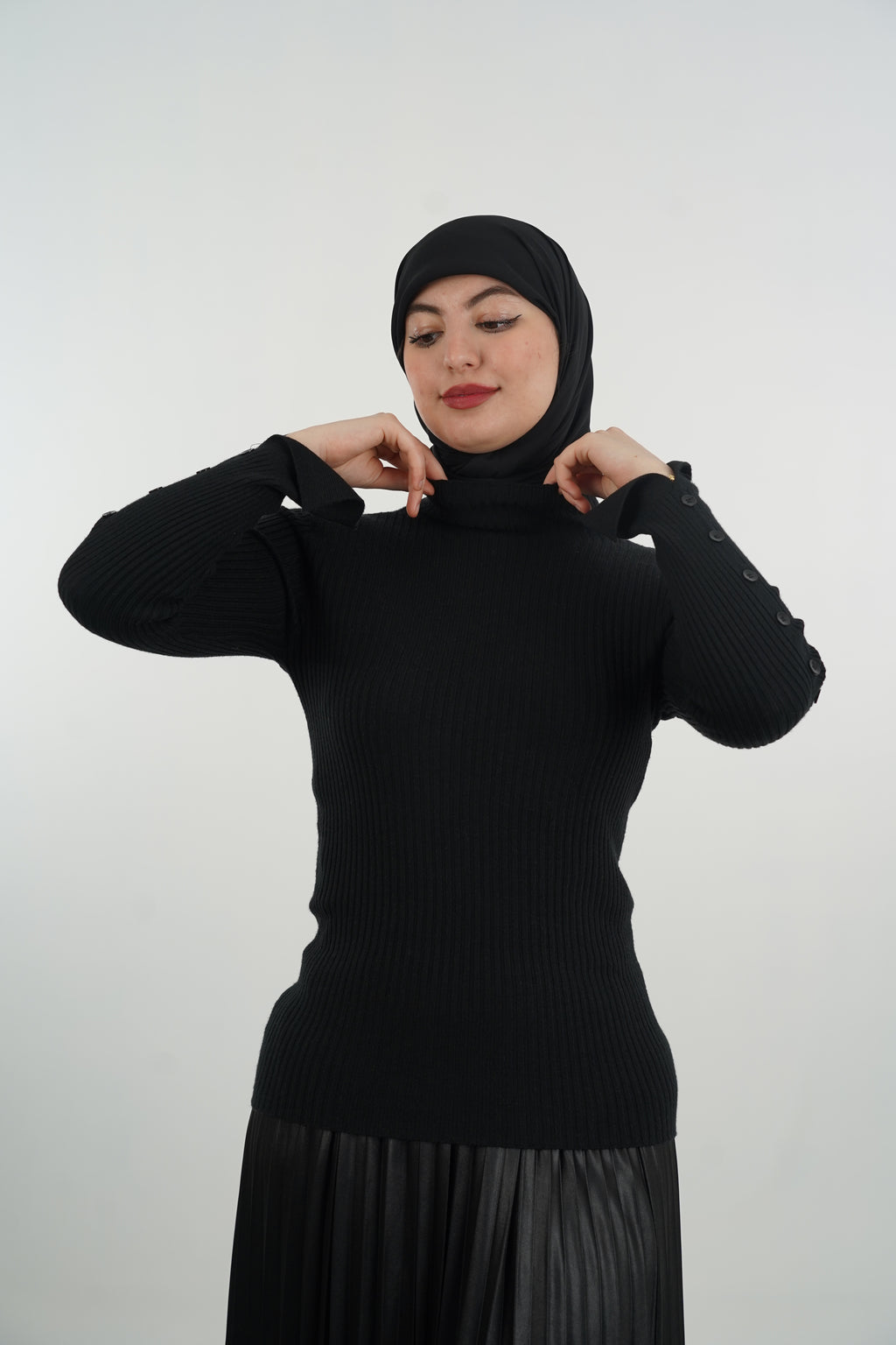 Pull femme à col montant et boutons aux poignets — Blanc
