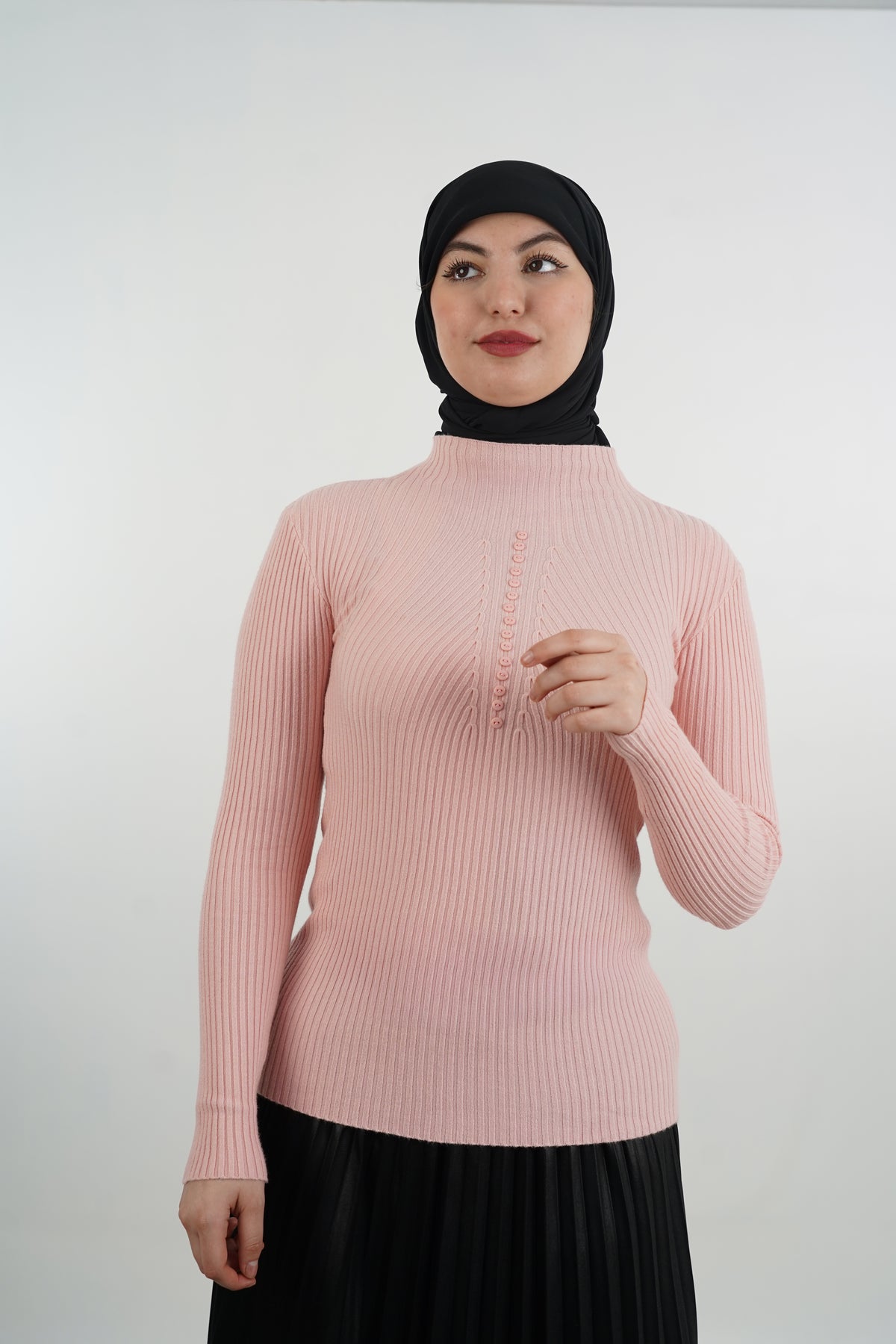 Pull femme côtelé à col montant et détail vertical — Saumon