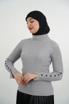 Pull femme à col montant et boutons aux poignets — Gris