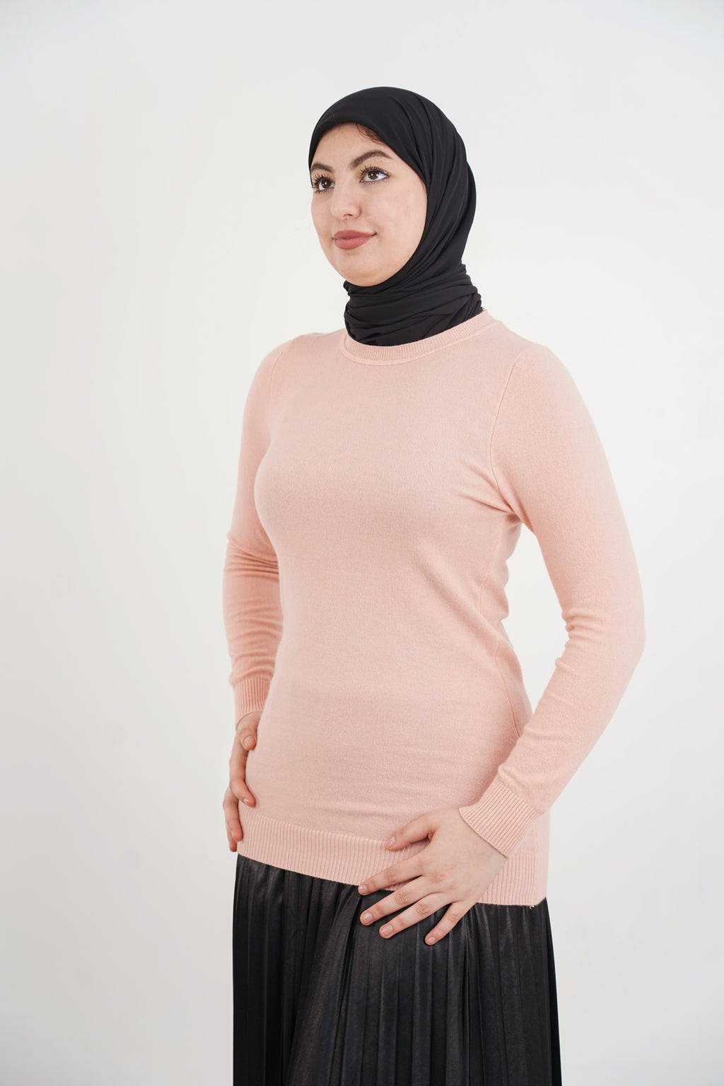 Pull femme en maille à col rond et manches longues — Saumon