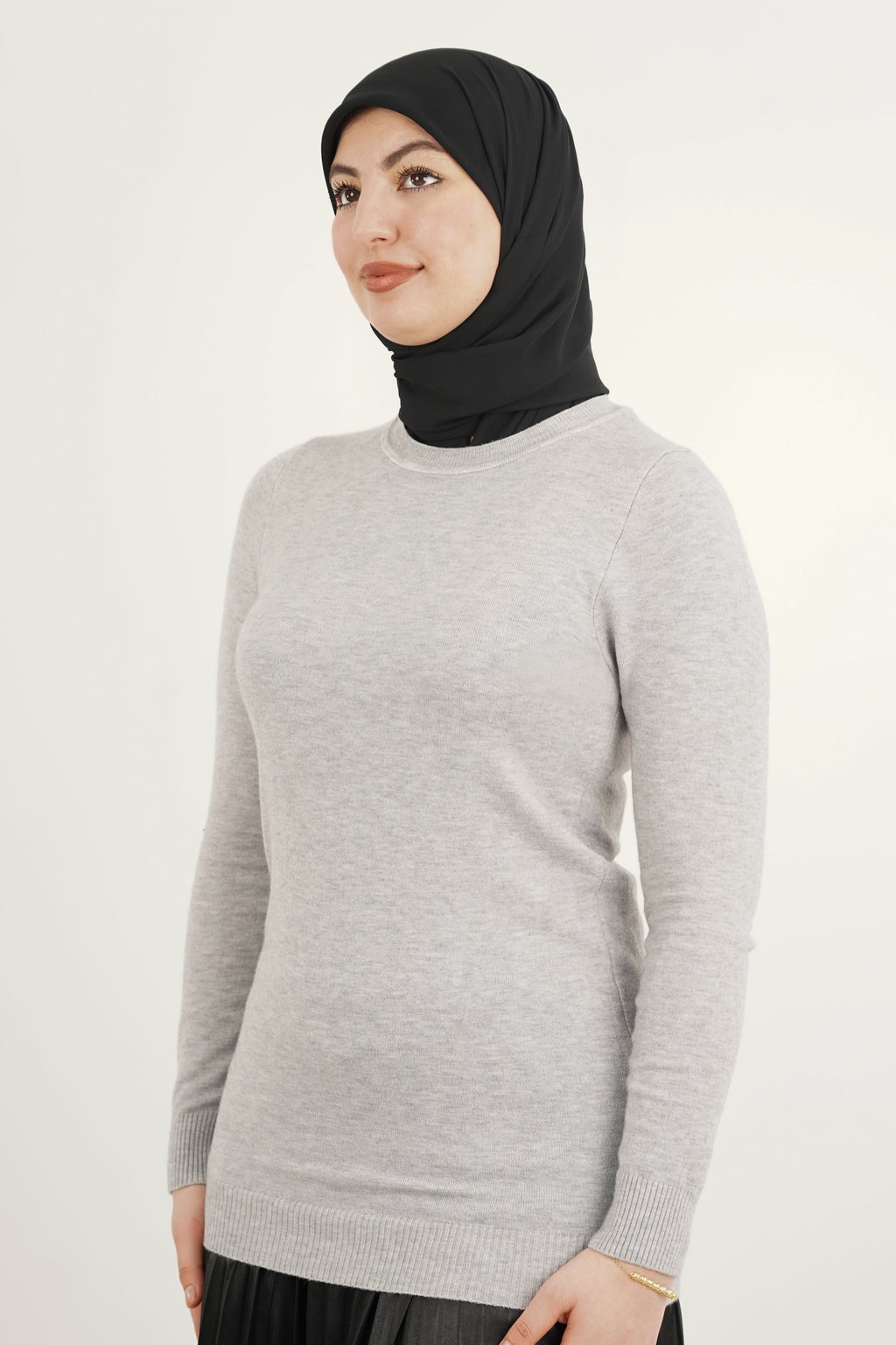 Pull femme en maille à col rond et manches longues — Gris