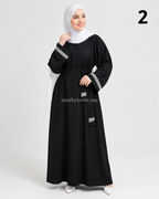Robe Longue Élégante Brodée avec Ceinture – Crêpe Rosa 150