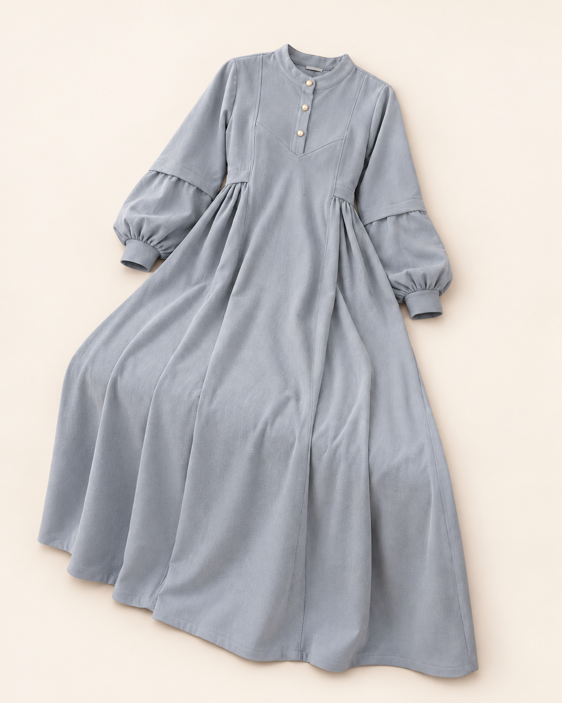 Robe plié 2 gris clair — vue du produit avec fond studio retouché