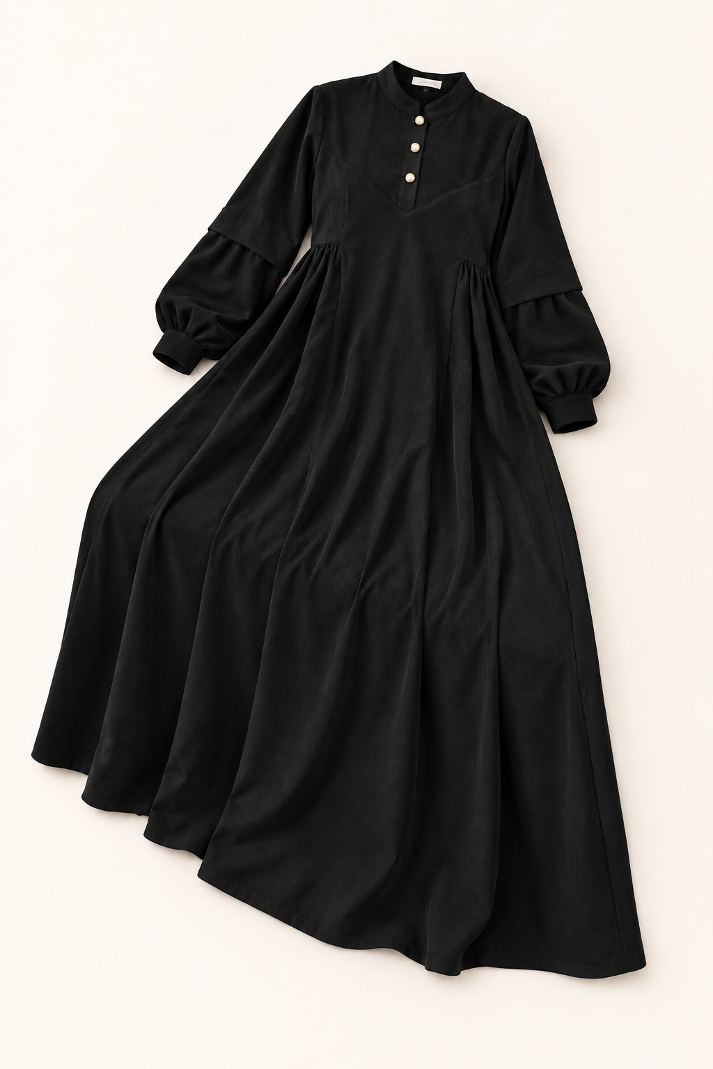 Robe plié 2 noir — vue du produit avec fond studio retouché