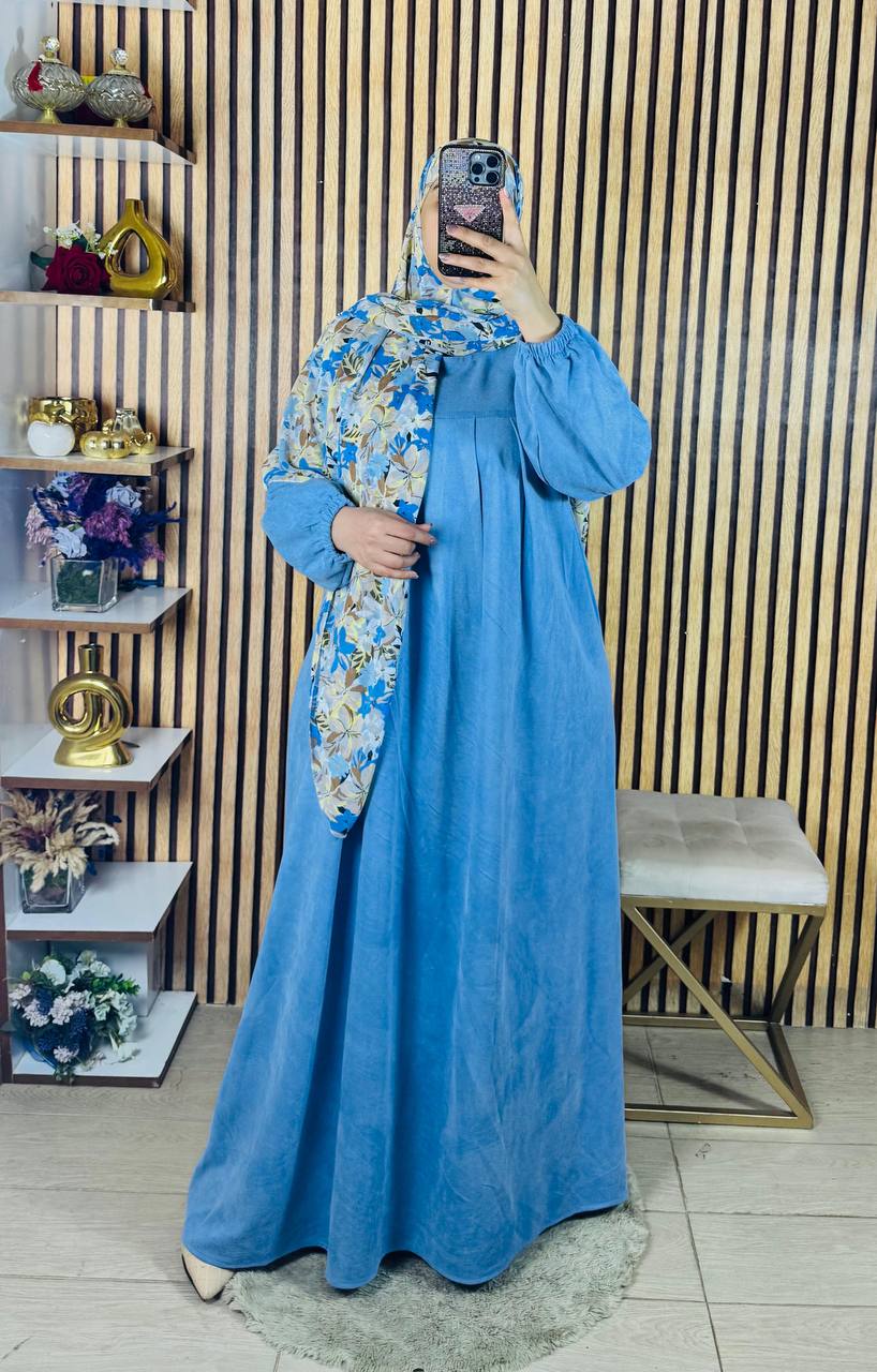Abaya fluide à manches longues avec grand foulard fleuri — Bleu clair