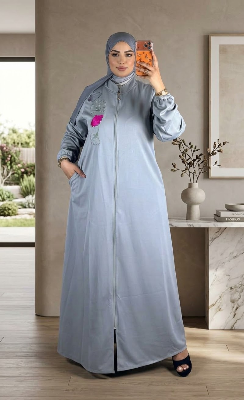 Abaya longue zippée en piqué à broderie florale — Gris clair