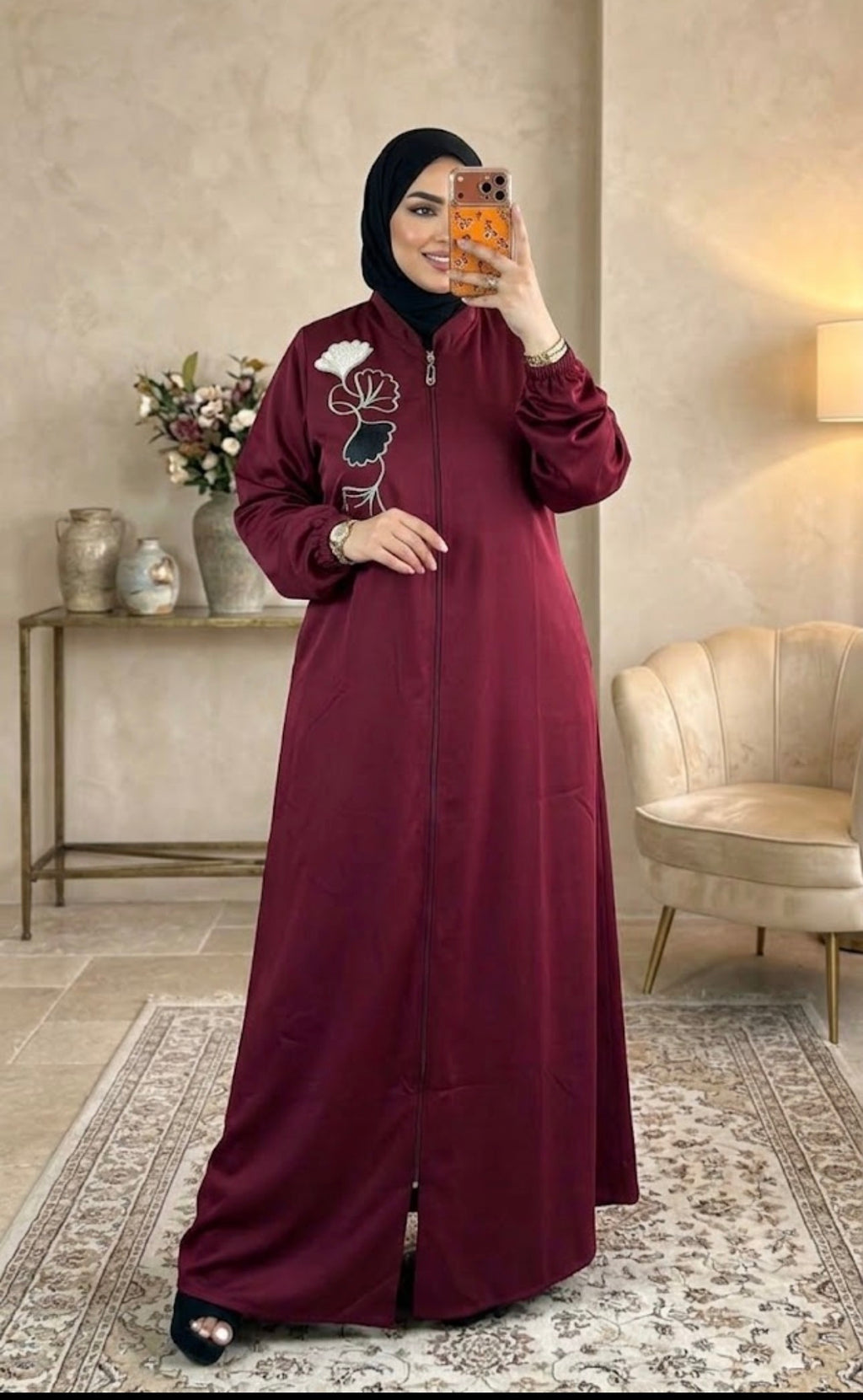 Abaya longue zippée en piqué à broderie florale — Bordeaux