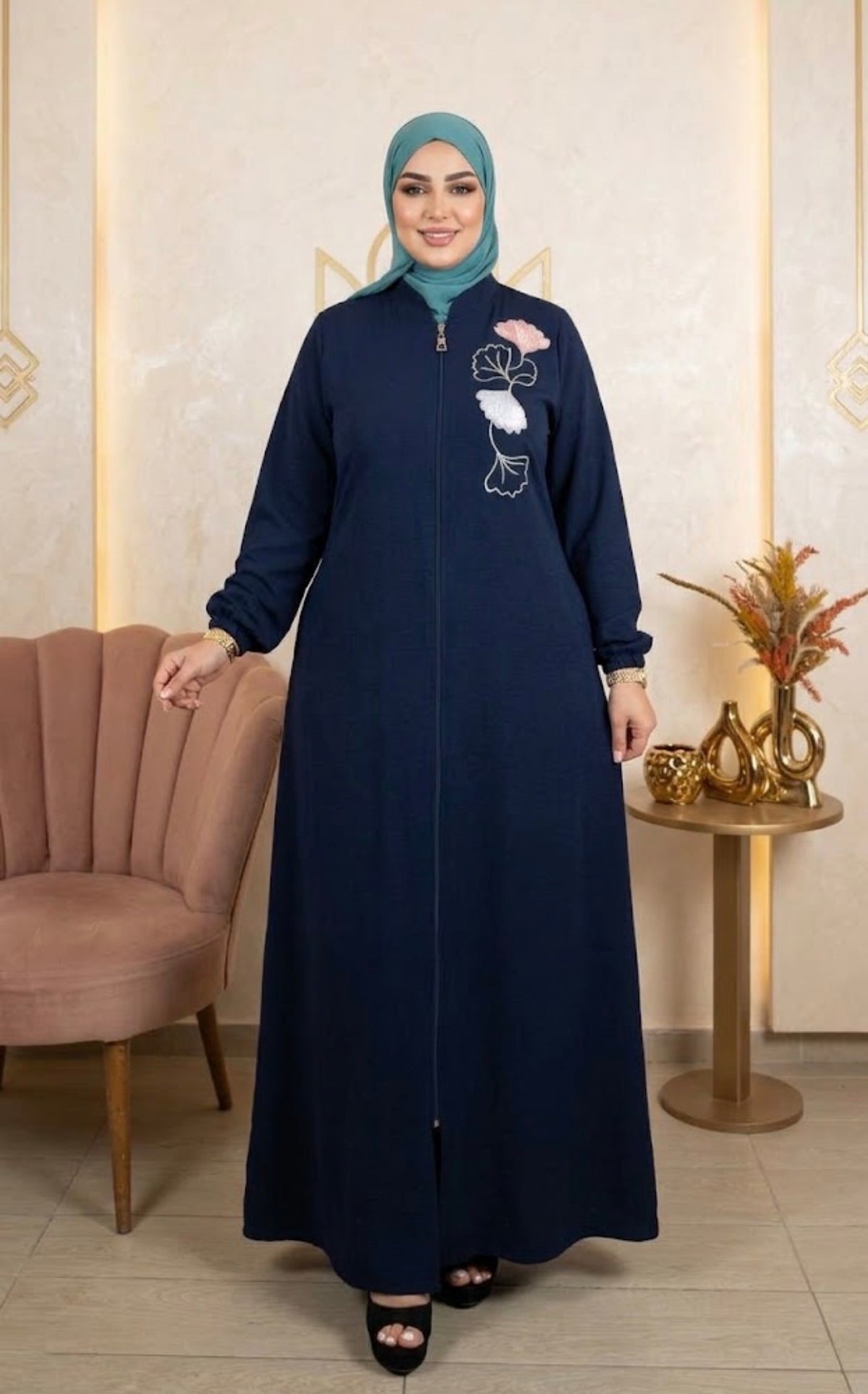 Abaya longue zippée en piqué à broderie florale — Bleu marine