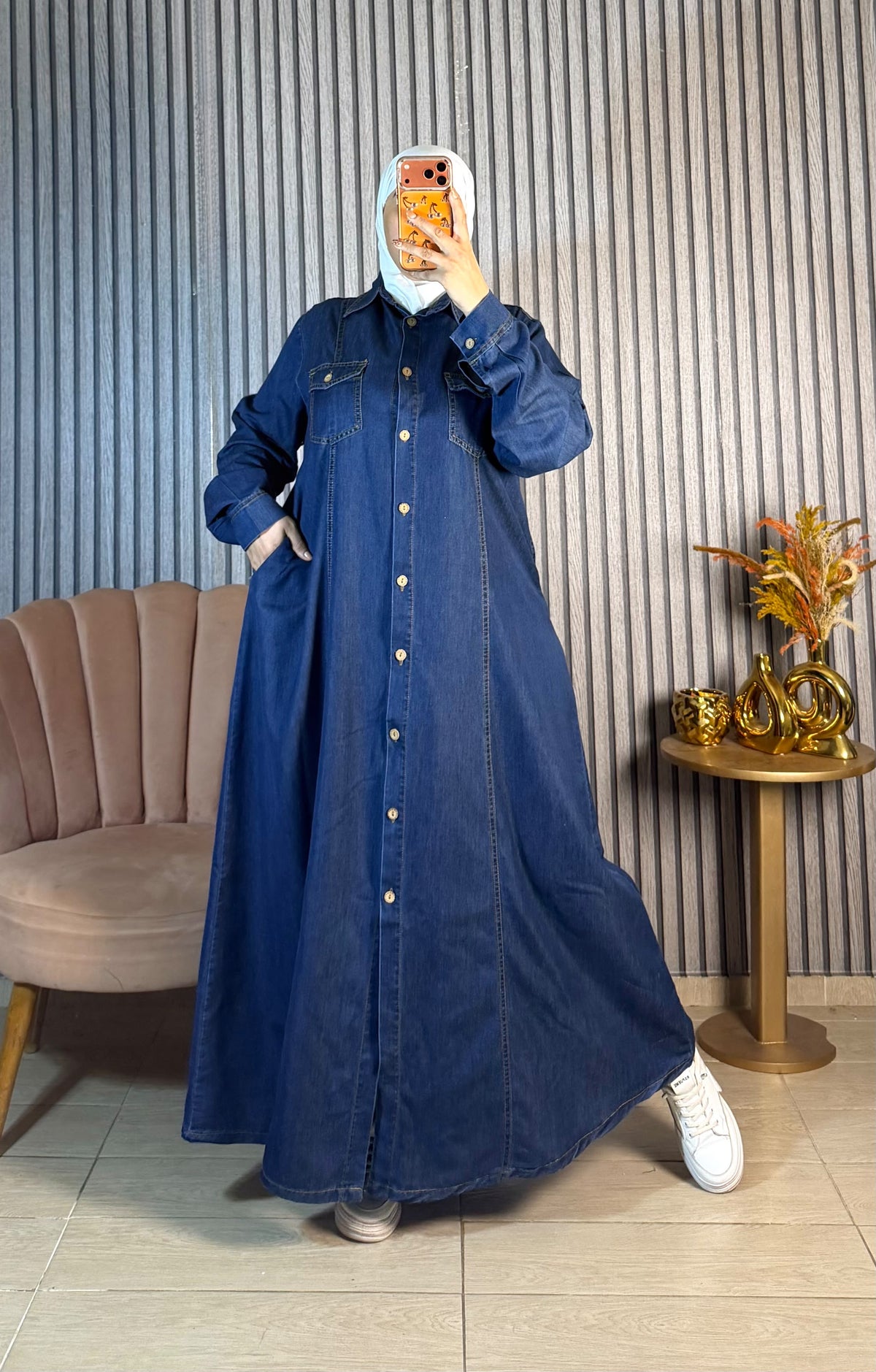 Robe longue en jean à poches poitrine et boutons dorés — Bleu jean